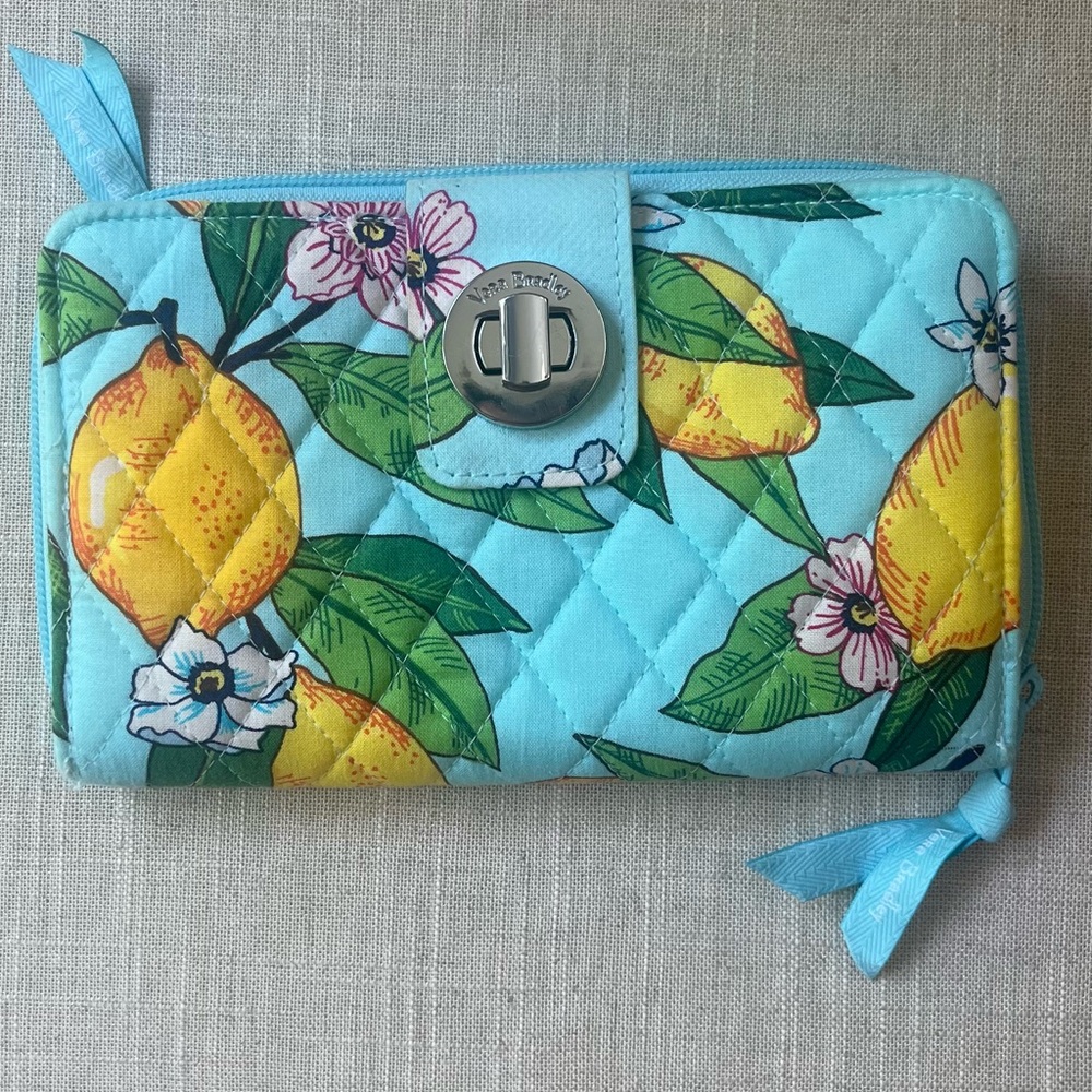 Vera Bradley RFID TurnLock Wallet in Lemon Grove🍋 EUC